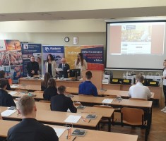 Powiększ zdjęcie Komisja ogłasza wyniki finału