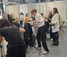 Powiększ zdjęcie Oskar%20podczas%20wykonywania%20zadania%20konkursowego