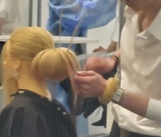 Powiększ zdjęcie Oskar podczas wykonywania zadania konkursowego