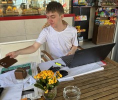 Powiększ zdjęcie Zdjęcie przedstawia uczestników praktyk zawodowych w ramach Erasmus+ we Włoszech