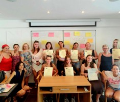 Powiększ zdjęcie Zdjęcie przedstawia uczestników job shadowing w Grecji - nauczyciele z Polski, Włoch i Grecji