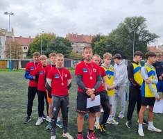 Powiększ zdjęcie Ceromonia dekoracji najlepszych sztafet chłopców