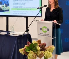 Powiększ zdjęcie Dyrektor ZSP - pani Monika Listwan