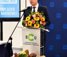 Powiększ zdjęcie Sekretarz Stanu w MSiT - pan Piotr Borys