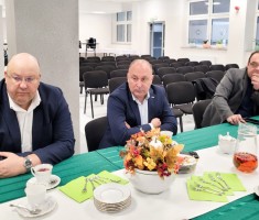 Powiększ zdjęcie Zdjęcie przedstawia uczestników spotkania