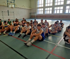 Powiększ zdjęcie Zawodnicy uczestniczący w rozgrywkach 3x3 podczas otwarcia zawodów