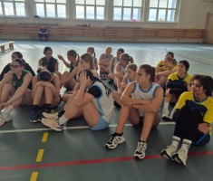 Powiększ zdjęcie Zawodniczki uczestniczące w rozgrywkach 3x3 podczas otwarcia zawodów