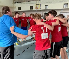 Powiększ zdjęcie Radość po zakończonym meczu finałowym