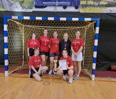 Powiększ zdjęcie Mistrzynie%20powiatu%20w%20halowej%20piłce%20nożnej