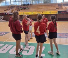 Powiększ zdjęcie Chwila przerwy, wykorzystana na uzupełnienie płynów 