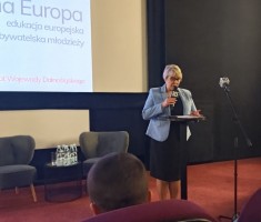 Powiększ zdjęcie Konferencja 