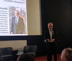 Powiększ zdjęcie Konferencja 