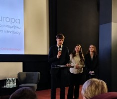 Powiększ zdjęcie Konferencja 