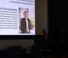Powiększ zdjęcie Konferencja 