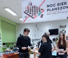 Powiększ zdjęcie Wręczenie nagrody za II miejsce w Turnieju Gier Karcianych