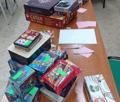 Powiększ zdjęcie Stolik z grami