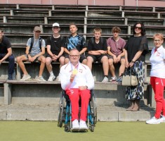 Powiększ zdjęcie Mistrz z uczniami klasy pierwszej