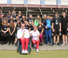 Powiększ zdjęcie Mistrz z uczniami klasy pierwszej