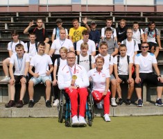 Powiększ zdjęcie Mistrz z uczniami klasy pierwszej