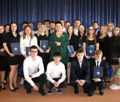 Powiększ zdjęcie Uczniowie klasy 4BE z wychowawczynią