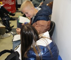 Powiększ zdjęcie Uczniowie w Mediatece podczas pierwszych warsztatów 