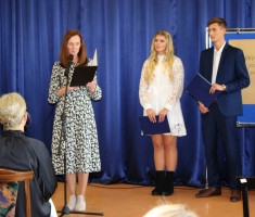 Powiększ zdjęcie Pani Dyrektor Monika Listwan i prowadzący