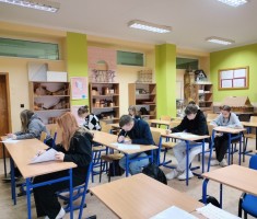 Powiększ zdjęcie Uczniowie podczas Szkolnej Olimpiady Wiedzy o Procesie Inwestycyjnym