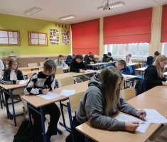 Powiększ zdjęcie Uczniowie podczas Szkolnej Olimpiady Wiedzy o Procesie Inwestycyjnym