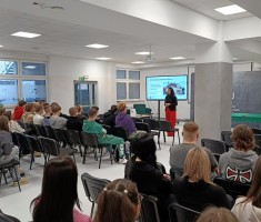 Powiększ zdjęcie Maturzyści na spotkaniu z przedstawicielką UE