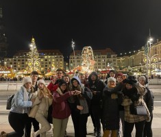 Powiększ zdjęcie Uczniowie na Jarmarku Bożonarodzeniowym