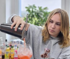 Powiększ zdjęcie Kursy%20barmańskie