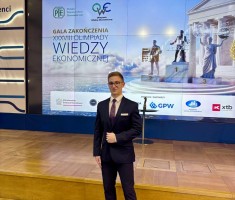 Powiększ zdjęcie Laureat%20olimpiady