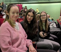 Powiększ zdjęcie W teatrze Bagatela