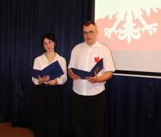 Powiększ zdjęcie Prowadzący