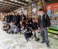 Powiększ zdjęcie Przed wejściem do kopalni