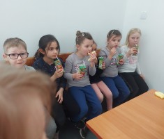 Powiększ zdjęcie Wspólnie z przedszkolakami