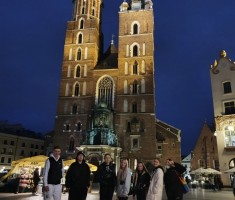 Powiększ zdjęcie Bazylika Mariacka nocą