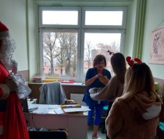 Powiększ zdjęcie Mikołajkowa wizyta u Pani pielęgniarki