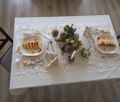 Powiększ zdjęcie Świąteczny stół przygotowany przez uczniów