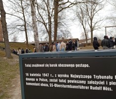 Powiększ zdjęcie Auschwitz-Birkenau