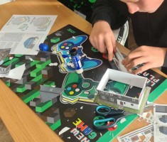 Powiększ zdjęcie Zdjęcie - Niecodzienna lekcja patriotyzmu