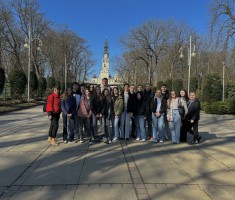 Powiększ zdjęcie Maturzyści z opiekunami na Jasnej Górze