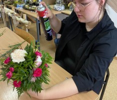 Powiększ zdjęcie zdjęcia z warsztatów florystycznych