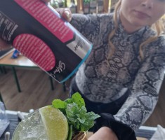 Powiększ zdjęcie zdjęcie ze szkolenia barmańskiego