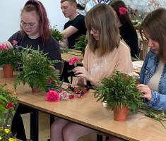 Powiększ zdjęcie zdjęcia z warsztatów florystycznych