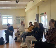 Powiększ zdjęcie Uczniowie podczas szkolenia