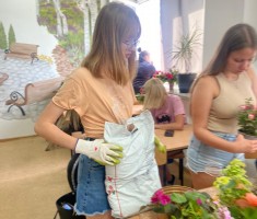 Powiększ zdjęcie zdjęcia z warsztatów florystycznych