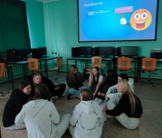 Powiększ zdjęcie Uczniowie podczas warsztatów