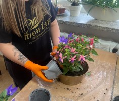 Powiększ zdjęcie zdjęcia z warsztatów florystycznych