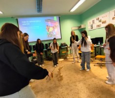 Powiększ zdjęcie Uczniowie podczas warsztatów